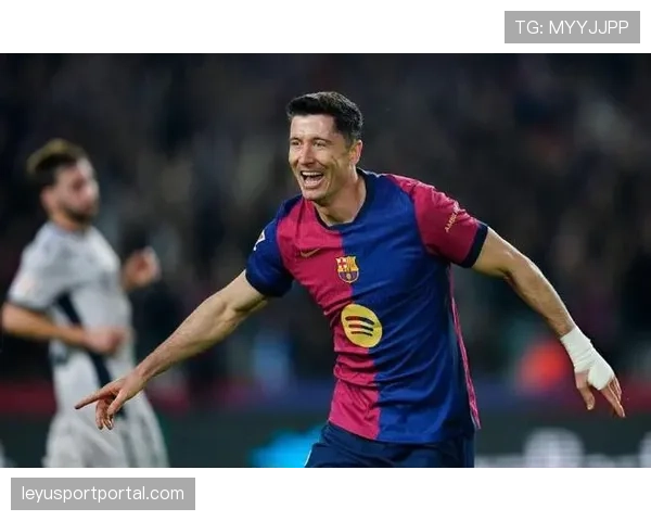 莱万参加巴萨合练，有望在国家德比中替补登场